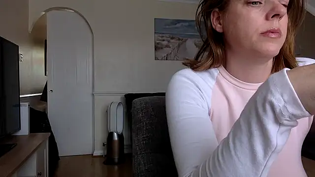 Snapshot of ElizabethArden42- chatting on 15, 5, 2026 ElizabethArden42- online show from 15, 5, 2026