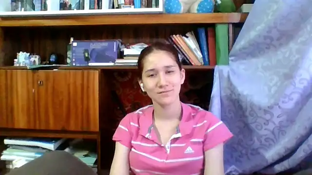 NickiKisinger online show from 5, 4, 2026