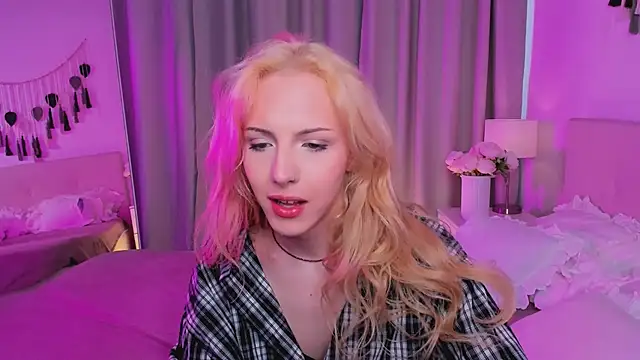 Snapshot of Tiffany__King chatting on 17, 5, 2026 Tiffany King online show from 17, 5, 2026
