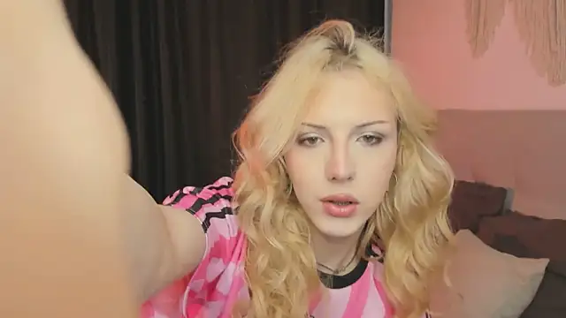 Snapshot of Tiffany__King chatting on 4, 7, 2026 Tiffany King online show from 4, 7, 2026