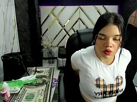  EmilySquirt online show from 4, 3, 2026