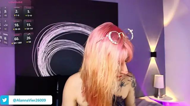 Snapshot of AlannaViera chatting on 22, 4, 2026 AlannaViera online show from 22, 4, 2026
