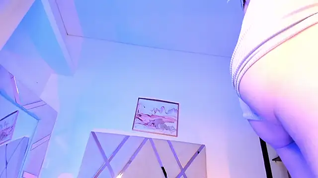 Lucia velez online show from 5, 3, 2026