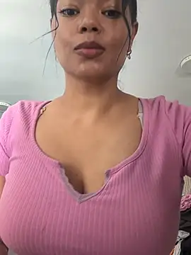 Snapshot of moonhelen chatting on 27, 5, 2026 moonhelen online show from 27, 5, 2026