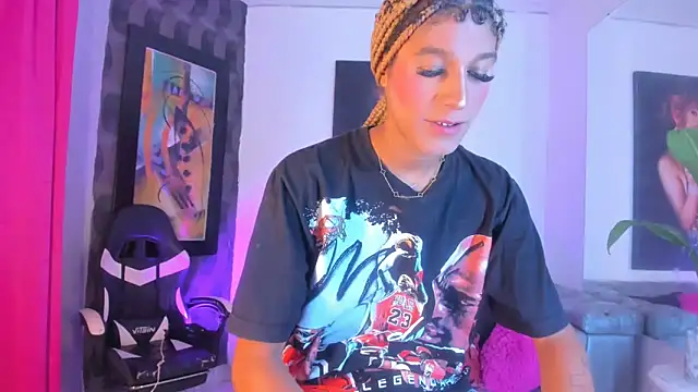 Snapshot of Ciara_HotTs chatting on 28, 4, 2026 Ciara HotTs online show from 28, 4, 2026