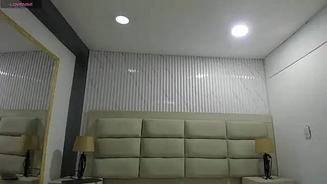 CarolineFyre online show from 2, 4, 2026