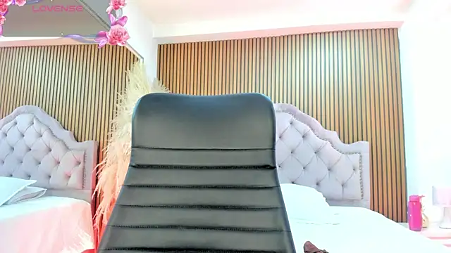 CarolineFyre online show from 28, 4, 2026