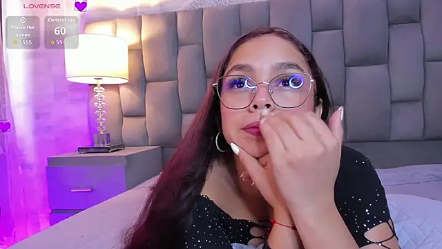 CarolineFyre online show from 11, 5, 2026