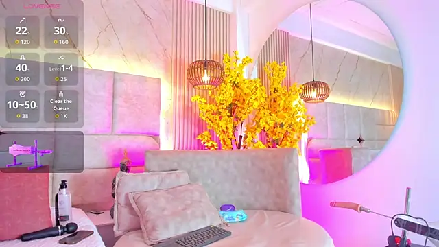 EmmaLovve online show from 13, 4, 2026