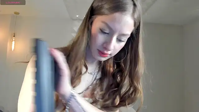 IsabellaMorettiX online show from 22, 7, 2026