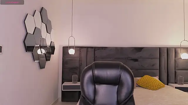 IsabellaMorettiX online show from 19, 7, 2026