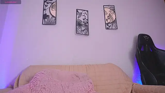 loveegirll1 online show from 21, 4, 2026