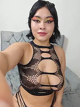 zoe love18 online show from 5, 6, 2026