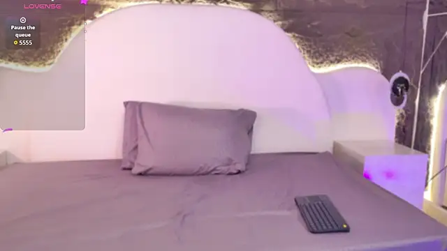 Sophiaa Morrison online show from 6, 3, 2026