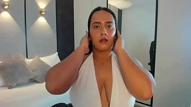 sophia solerr online show from 23, 2, 2026