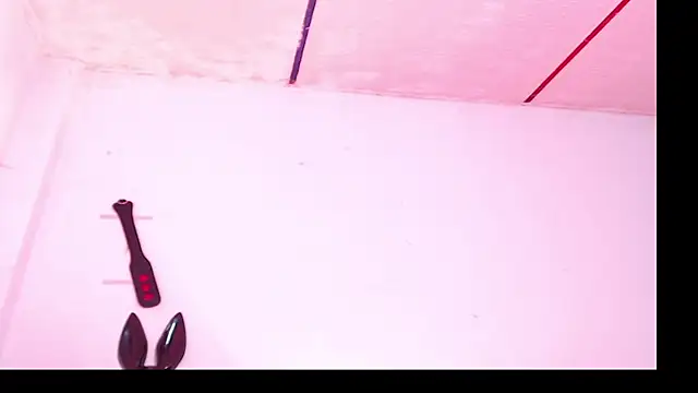 Snapshot of Girl_Bondage chatting on 25, 5, 2026 Girl Bondage online show from 25, 5, 2026