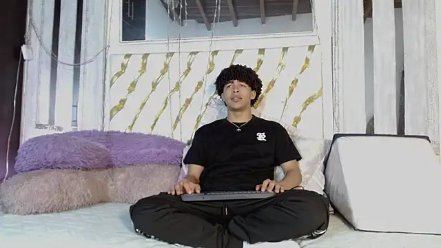 ian smith  online show from 10, 4, 2026