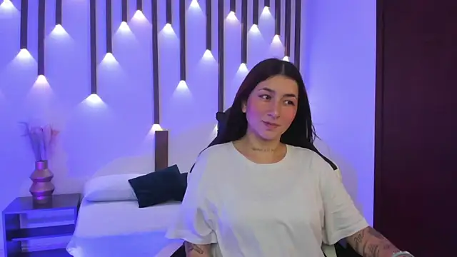 charlottee27  online show from 15, 4, 2026