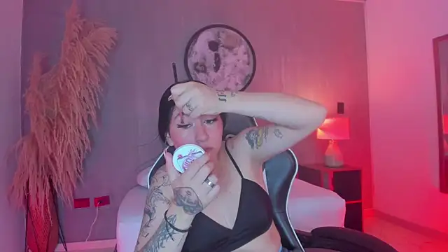 Snapshot of charlottee27_ chatting on 23, 5, 2026 charlottee27 online show from 23, 5, 2026