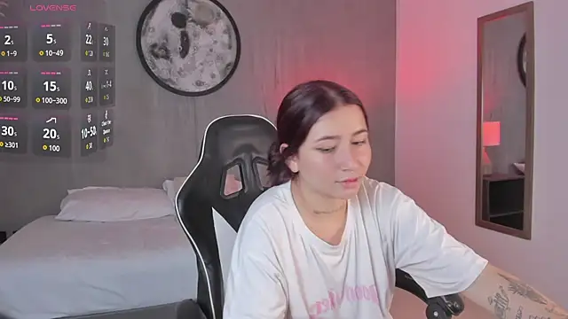 charlottee27  online show from 1, 3, 2026