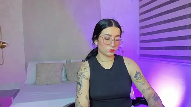 Snapshot of charlottee27_ chatting on 20, 5, 2026 charlottee27 online show from 20, 5, 2026