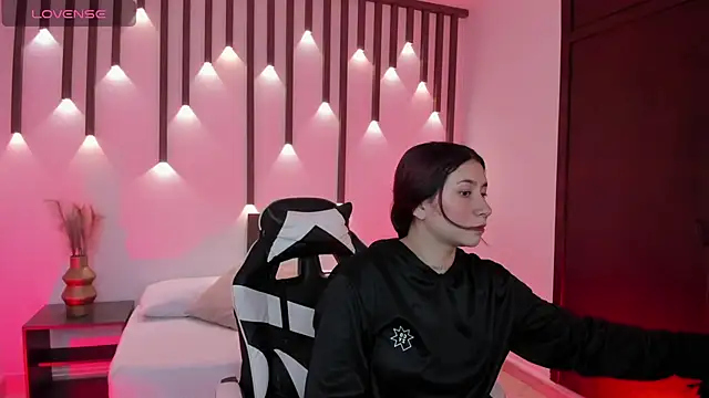 charlottee27  online show from 23, 4, 2026