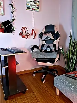 kenia thompsom01 online show from 23, 2, 2026