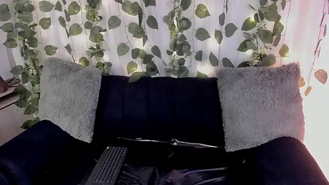 Snapshot of chloe_petite2 chatting on 30, 4, 2026 chloe petite2 online show from 30, 4, 2026