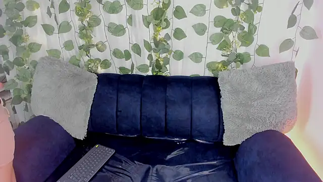 chloe petite2 online show from 21, 3, 2026