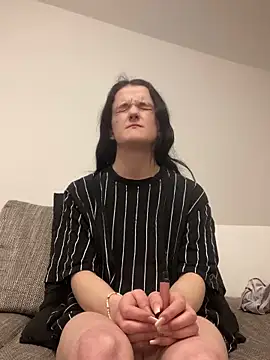 LeonieClaire online show from 28, 2, 2026