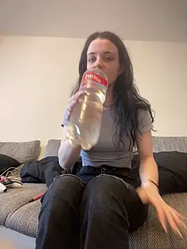 LeonieClaire online show from 7, 3, 2026