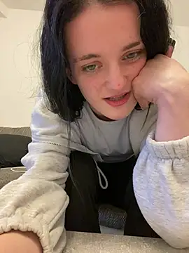 LeonieClaire online show from 17, 2, 2026