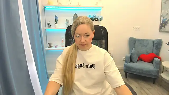 CharlotteKerti online show from 17, 6, 2026