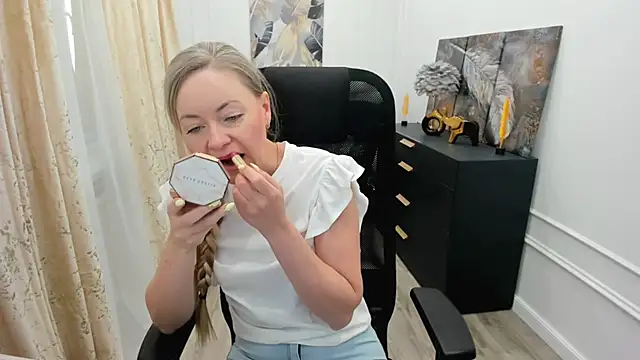CharlotteKerti online show from 28, 5, 2026