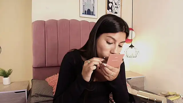 Ateneaaa  online show from 13, 4, 2026