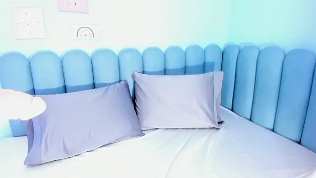 nicolle boobies online show from 6, 2, 2026