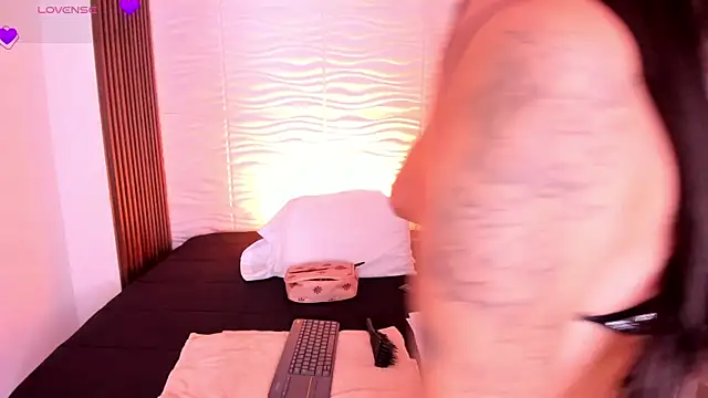 valeriekhaleesi online show from 19, 4, 2026