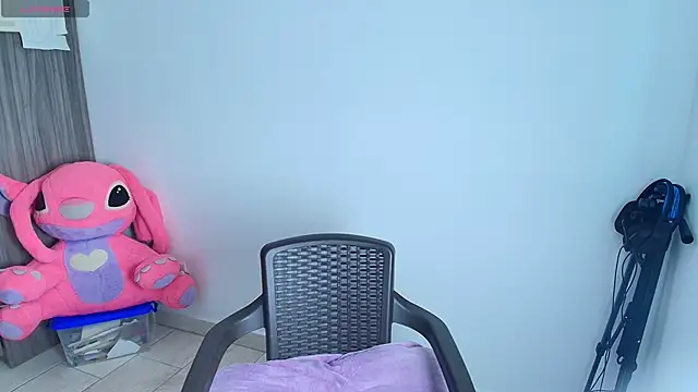 Snapshot of alys_love chatting on 4, 5, 2026 alys love online show from 4, 5, 2026