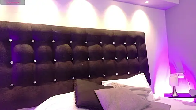 Aitana Oliveira online show from 12, 2, 2026