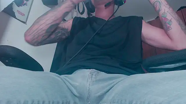 Snapshot of theskateboy chatting on 19, 6, 2026 theskateboy online show from 19, 6, 2026