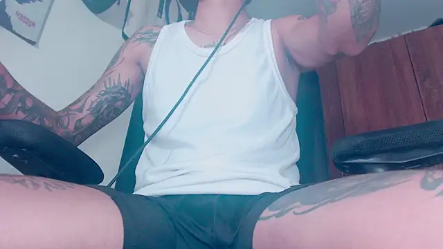 Snapshot of theskateboy chatting on 7, 7, 2026 theskateboy online show from 7, 7, 2026