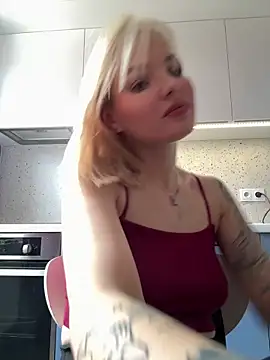 Snapshot of SinLuna_ chatting on 12, 6, 2026 SinLuna online show from 12, 6, 2026