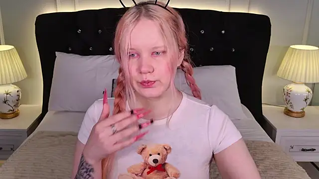 AnnieVibe online show from 2, 4, 2026