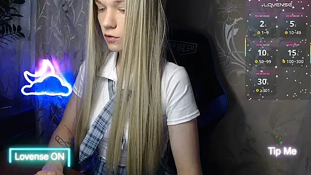Snapshot of Shiny_Victoria chatting on 20, 6, 2026 Shiny Victoria online show from 20, 6, 2026