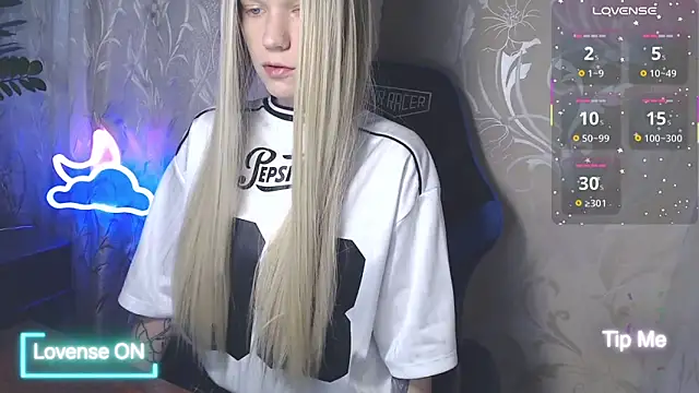 Snapshot of Shiny_Victoria chatting on 21, 6, 2026 Shiny Victoria online show from 21, 6, 2026