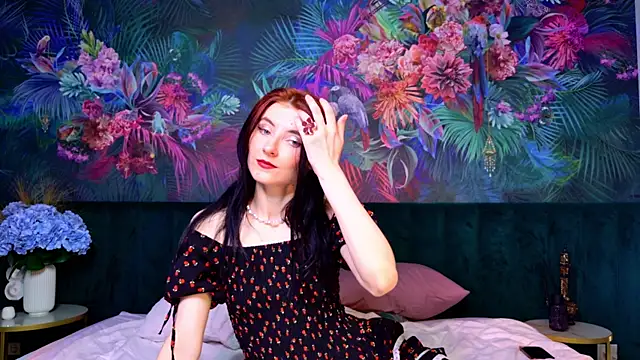 NicoleLuxe online show from 4, 6, 2026