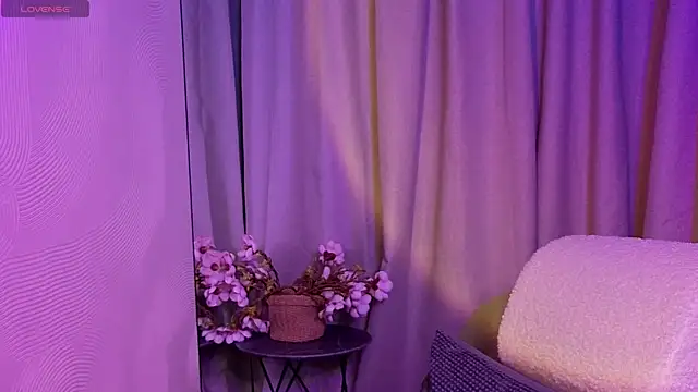 NicoleLuxe online show from 1, 3, 2026