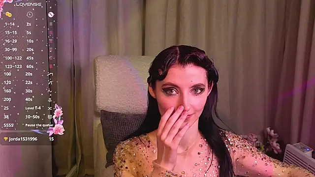 NicoleLuxe online show from 16, 4, 2026