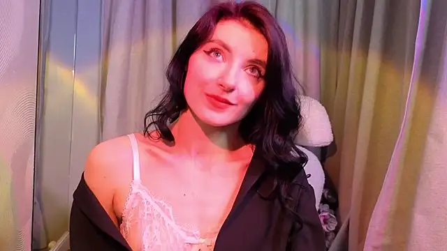 NicoleLuxe online show from 9, 4, 2026