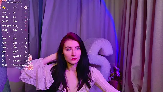 NicoleLuxe online show from 8, 5, 2026